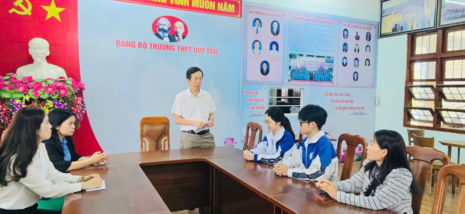 LÃNH ĐẠO NHÀ TRƯỜNG, BAN ĐẠI DIỆN CHA MẸ HỌC SINH VÀ TỔ TOÁN GẶP MẶT ĐỘNG VIÊN HỌC SINH DỰ THI GIẢI TOÁN TRÊN MÁY TÍNH CẦM TAY